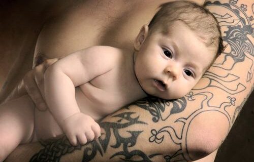 5946009-otec-tata-dite-mimino-kojenec-rodina-otcovska-dovolena