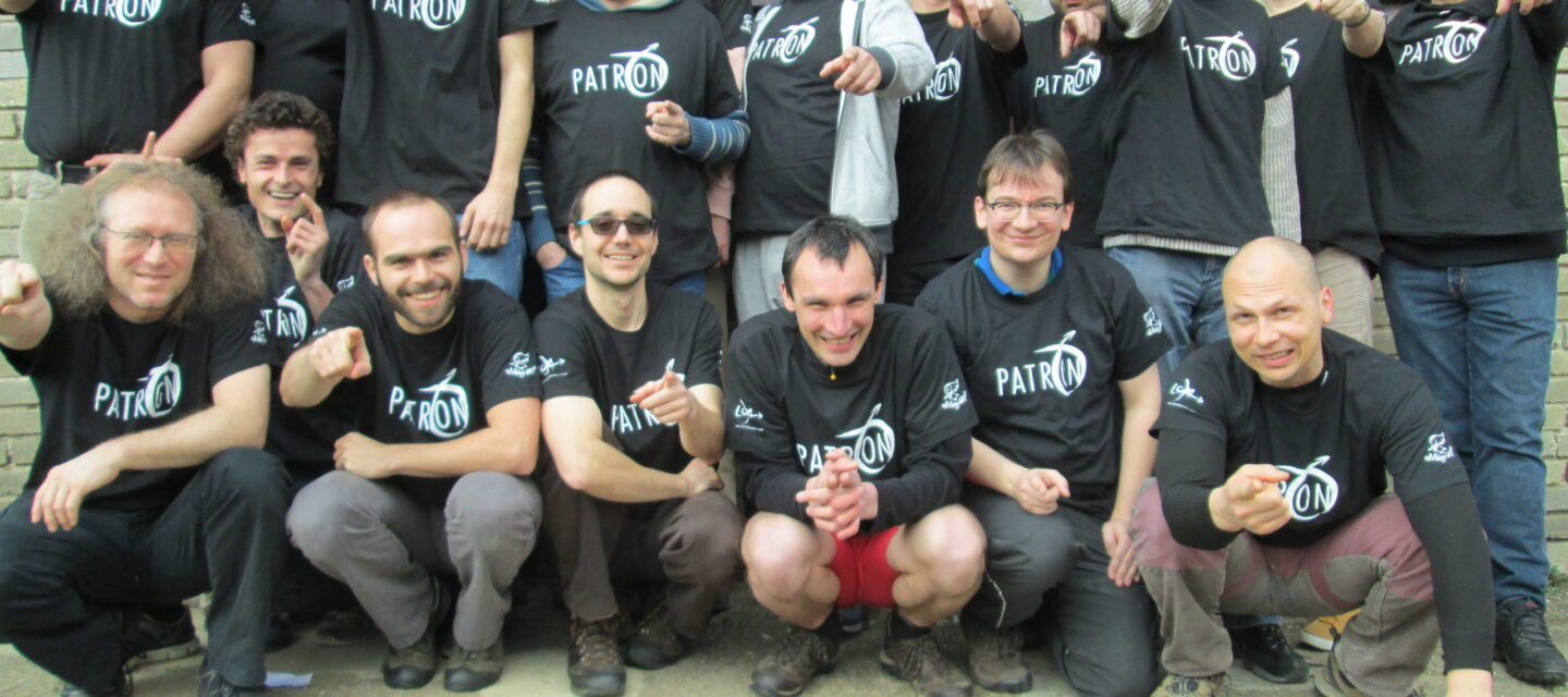 Patron_skupinovka-ukazuje-scaled